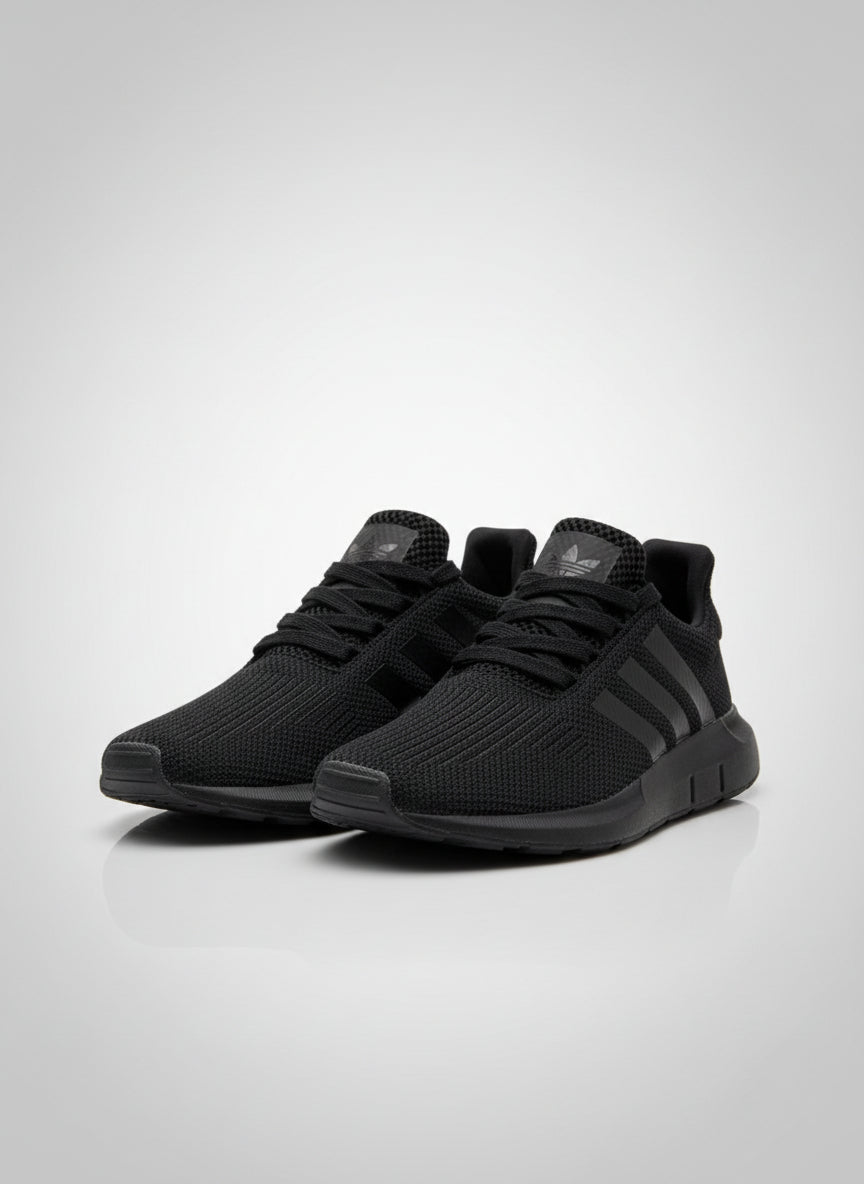 Adidas Swift Run Triple Negro